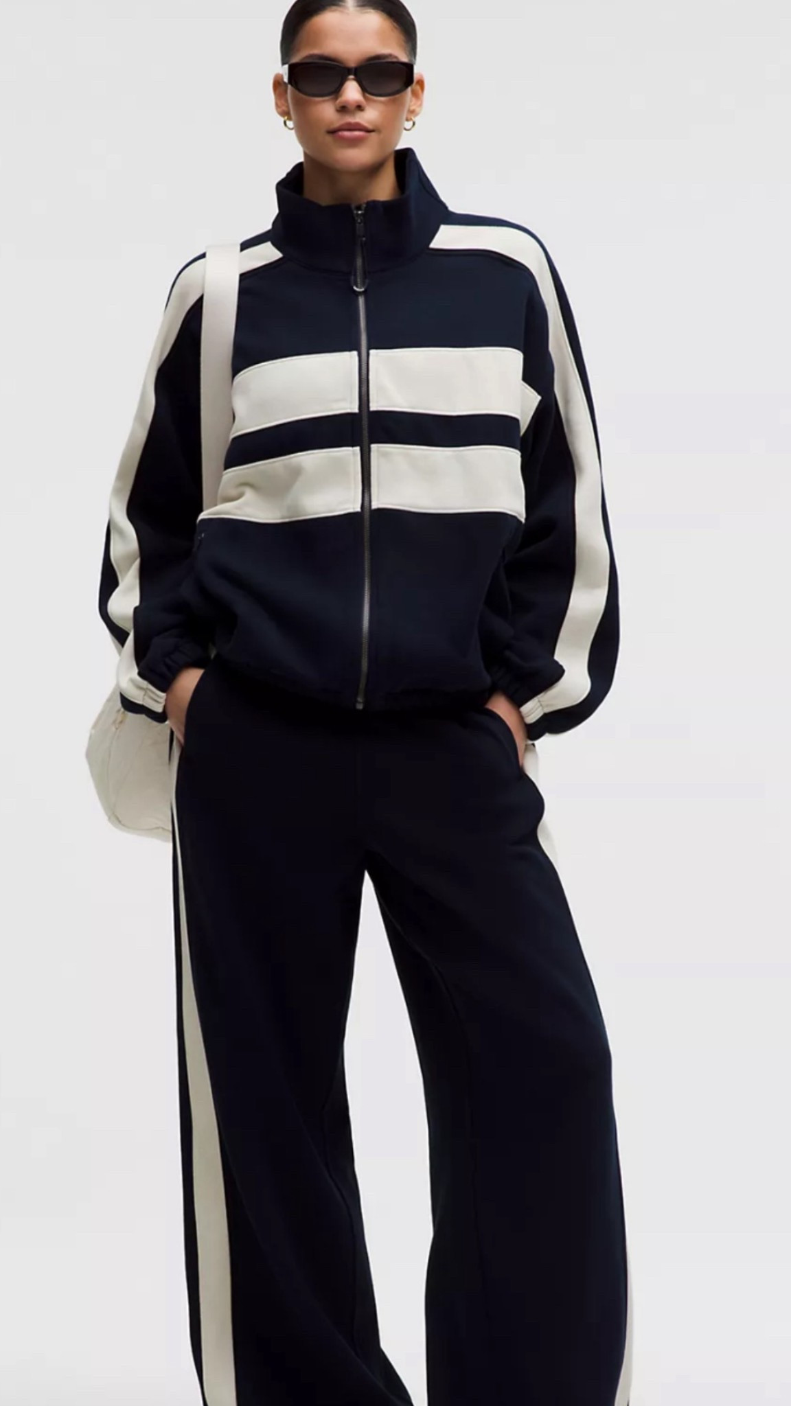 This tracksuit !! Order d medium in top and bottom 

#LTKfitness #LTKtravel #LTKcanada