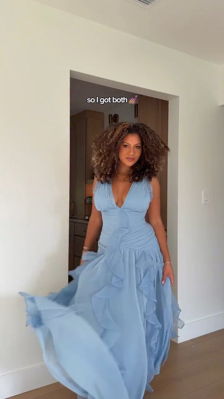 So in love with this viral dress that I had to get it in another color! 😜 Are you team orange or blue?! 🧡🩵 comment DRESS for the 🔗!

#summerdress #weddingguestdress #curlyhair #3bcurls #summeroutfits