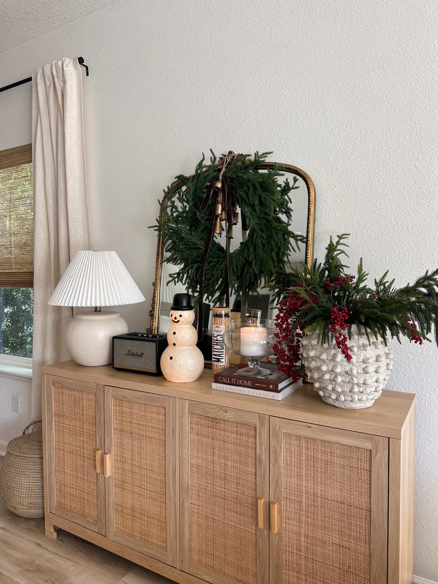 Simple Christmas decor and loving it 🎄❤️

#LTKSeasonal #LTKHome #LTKHoliday