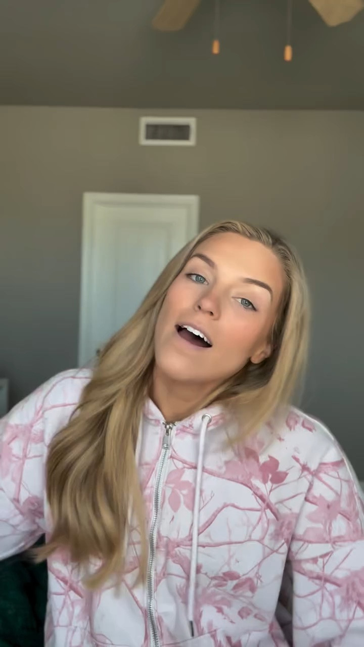 Cleaning my DCC uniform and boots! #dallascowboyscheerleaders #dcc #auditionseason #americassweethearts #trend