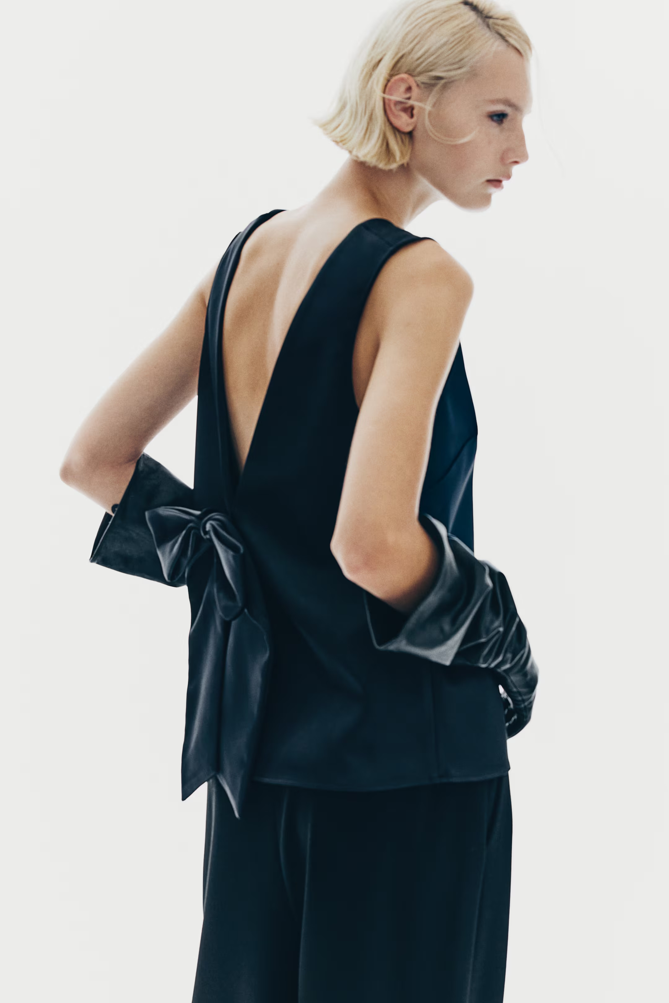 Bow-back top | H&M (UK, MY, IN, SG, PH, TW, HK)