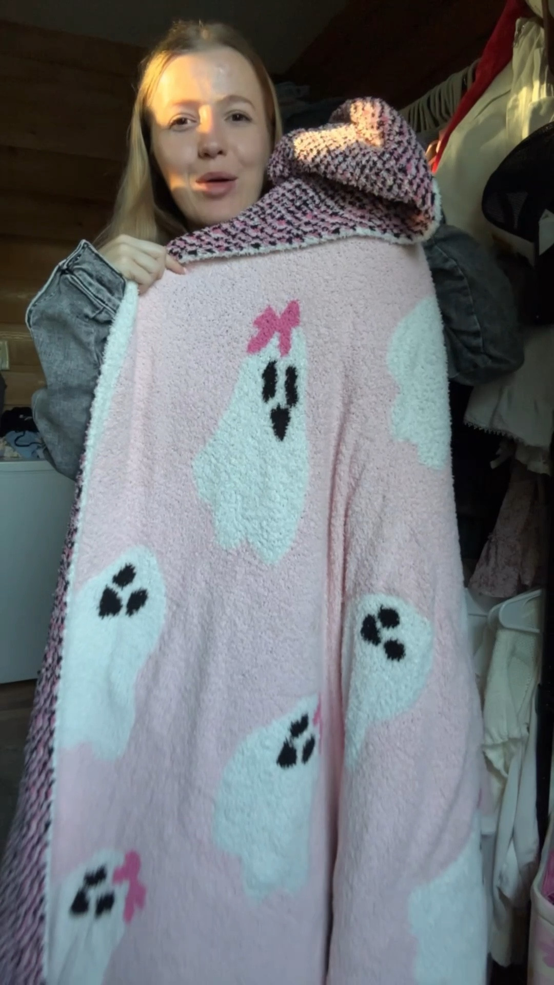 Stop it right now!!! This is the CUTEST blanket I’ve ever seen! Pink ghost with bows blanket 🩷👻 

#LTKFallSale #LTKHome #LTKHalloween