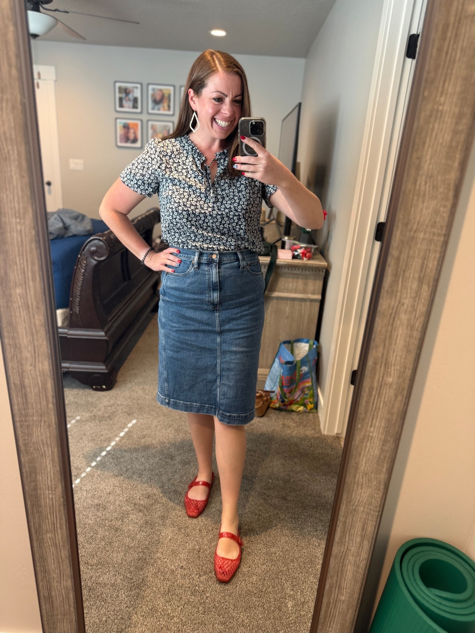 Still completely obsessed with these jellies!!! The cork on the bottom is the best upgrade from when we use to slip and slide in them when we were younger. 

Top: J. Crew Factory, M 
Skirt: J. Crew Factory, 10
Shoes: TTS 
Earrings: Kendra Scott 


#LTKShoeCrush #LTKWorkwear #LTKMidsize