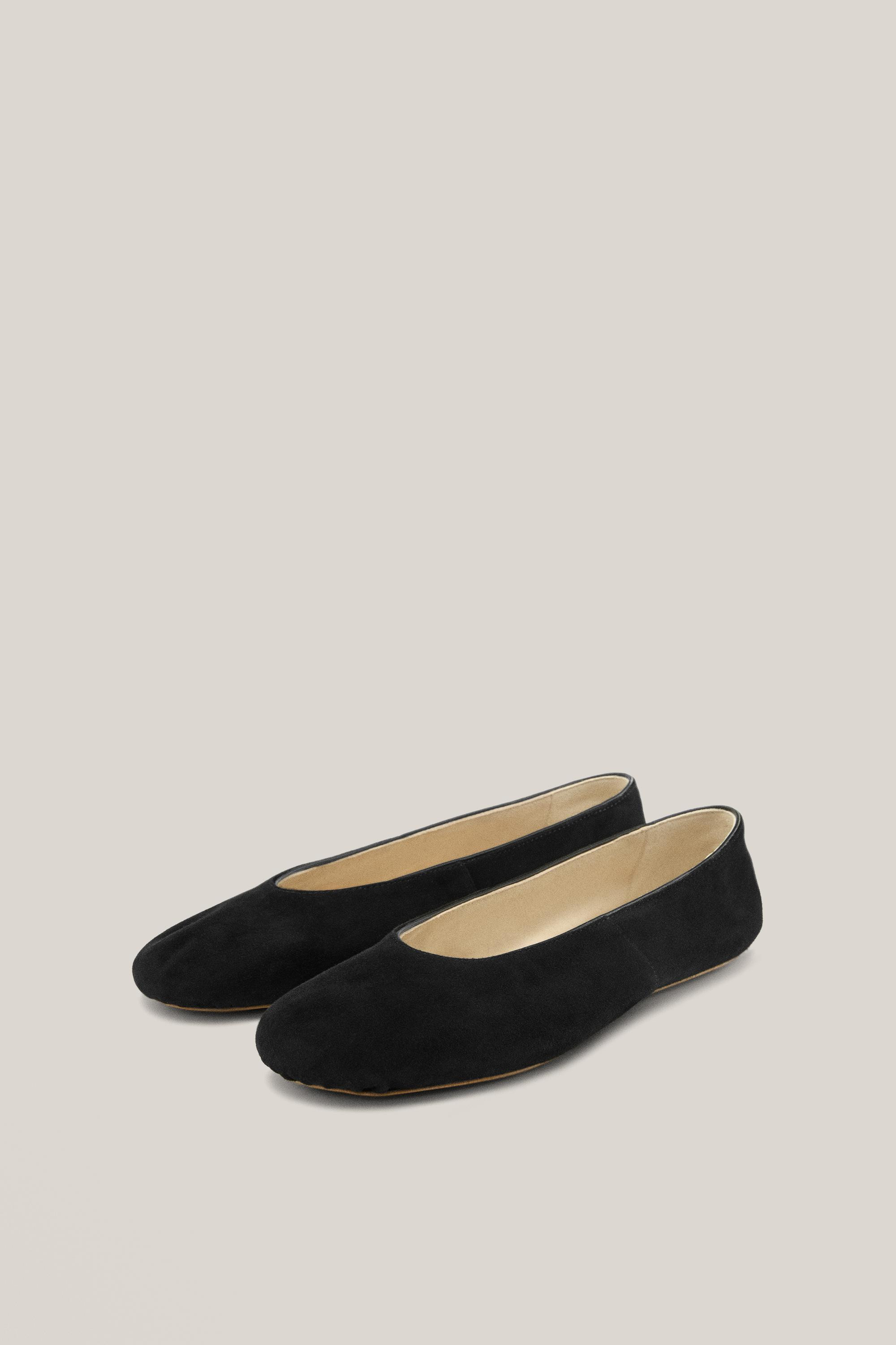 NOVO VER APARÊNCIA
Bailarina de pele macia - EDIÇÃO LIMITADA

 119 €  Cor:  Preto  Adicionar... | Massimo Dutti PT