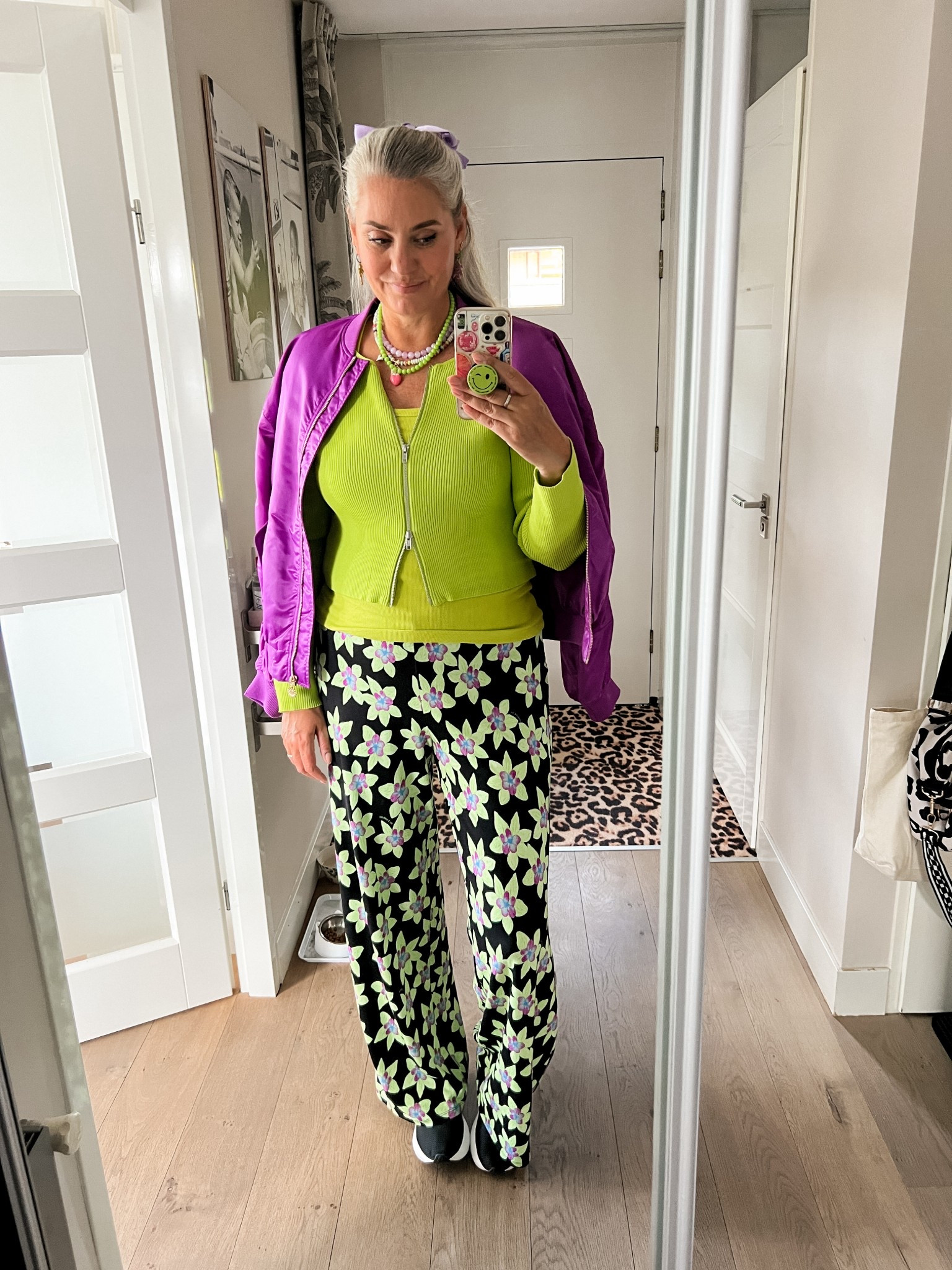 Ootd - Sunday. Floral trousers (xl) and purple bomber jacket (s) both Harper and Yve. Chartreuse tanktop (Hema) and zip cardigan (Monki). Lilac bow  and black Adidas sneakers. 



#LTKspring #LTKeurope #LTKnederlands