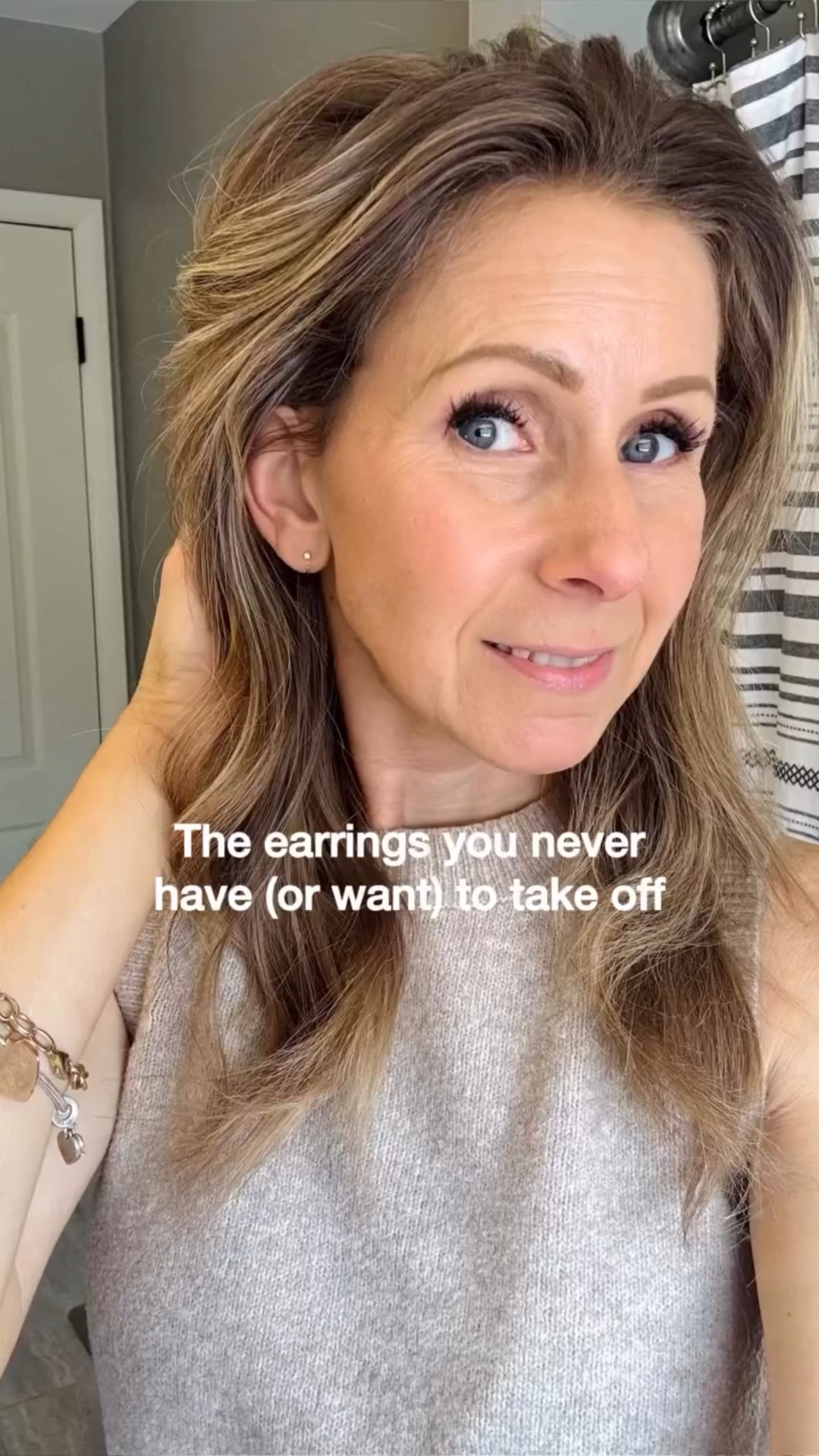 @theardant for my low-maintenance girlies who maybe don’t like taking their earrings off at night or who don’t like the feeling of the backs of their earrings poking them….or maybe you just like simple and understand yet pretty and feminine, like me. 

These would make such good gifts!check them out on my insta!

#jeweleryoftheday #lowmaintenance #jewelrygifts #petitefashion