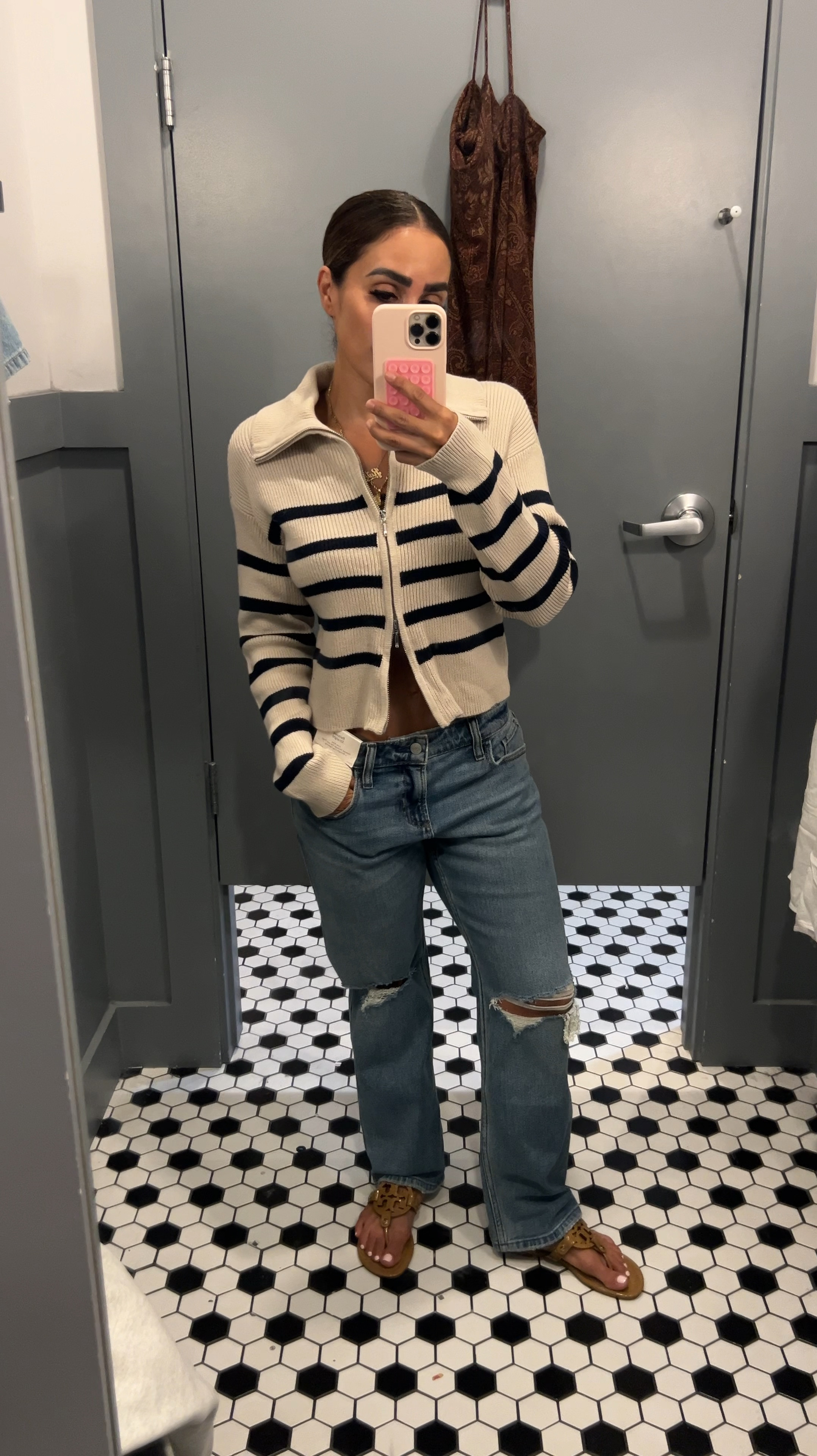 I’m wearing a size 2 (short) for the jeans and a size XS for the sweater. I am 5’0” and 115 lbs. 34B

#LTKOver40 #LTKSaleAlert #LTKVideo
