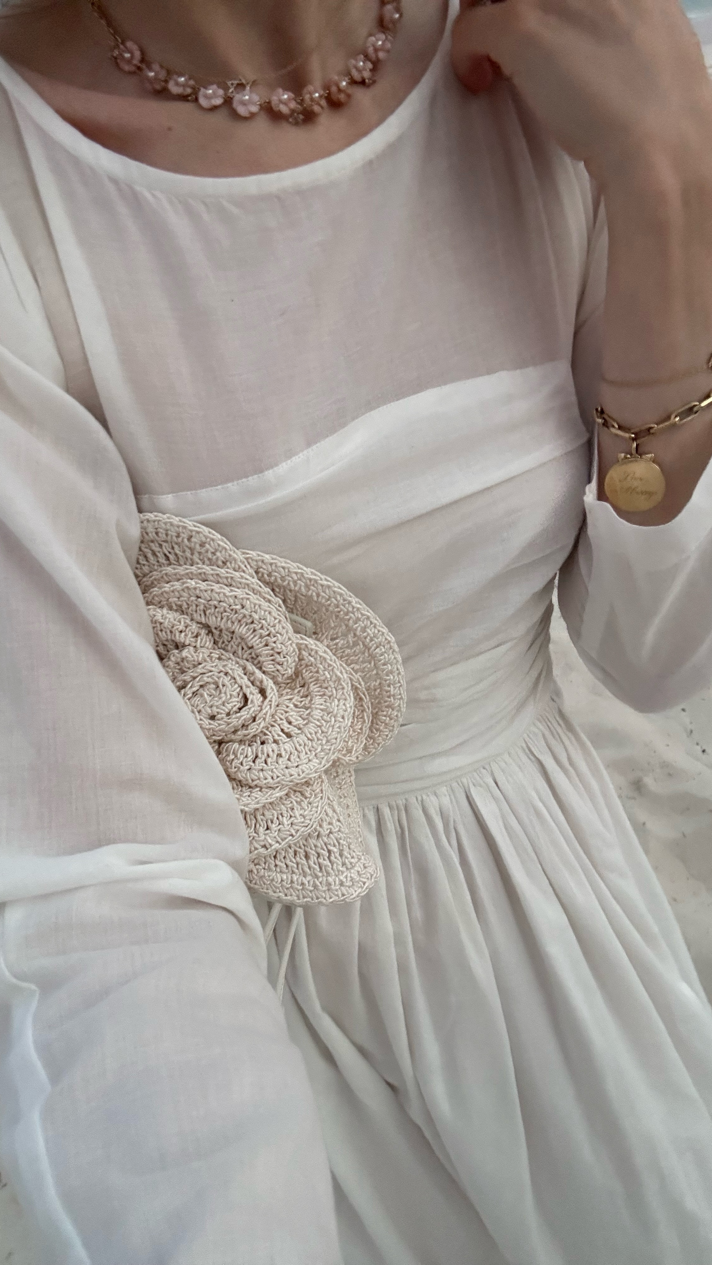 Don’t miss this gorgeous dress! Perfect for the beach. The long sleeves and bubble hem are everything! 