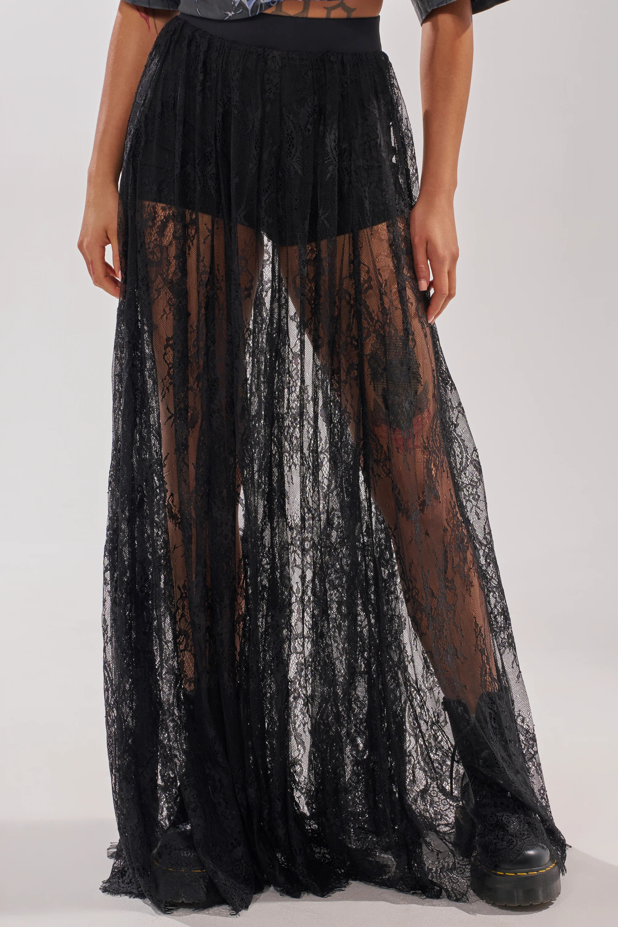 AKIRA Lovely Days Lace Maxi Skirt | Black | Size Small | AKIRA