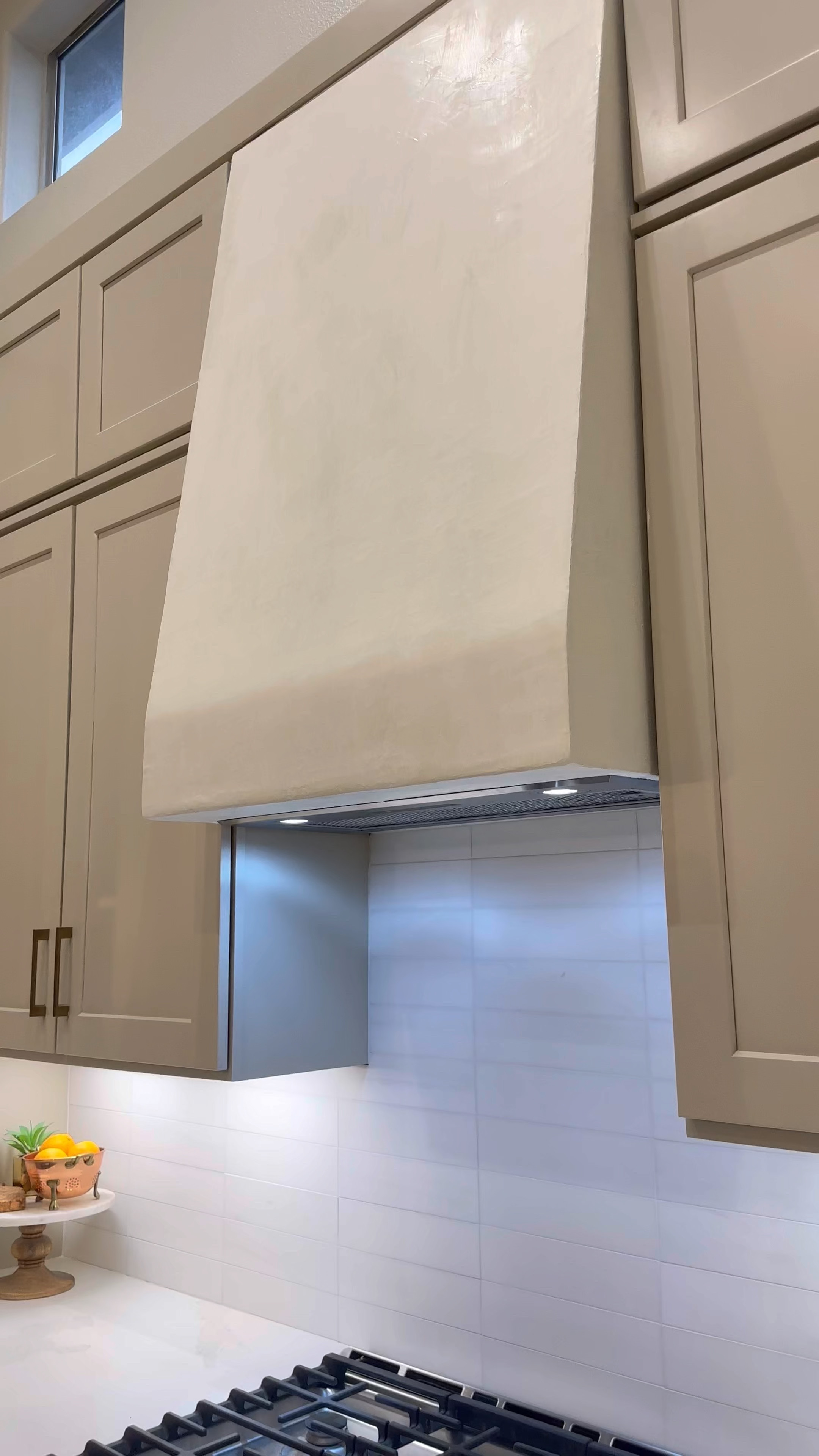 Gorgeous DIY Range Hood on a Budget 🏡

Get an artisan style hood without the big price tag using these simple steps and products. The Venetian plaster is the color Greek Villa from Sherwin Williams.

#KitchenHood #RangeHood #WoodHood #Hood #VenetianPlasterHood #CustomHood #HoodVent

#LTKhome