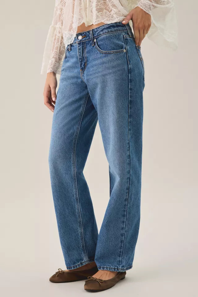 Levi's Low Straight Jeans in Real Recognize Real, Women's at Urban Outfitters | Urban Outfitters (US and RoW)