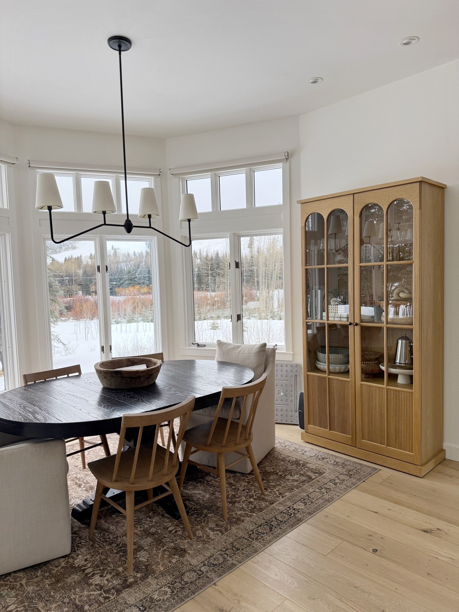 Dining nook 👏🏻

Home decor
Table
Chairs
Cabinet
Rug 

#LTKSeasonal #LTKHome