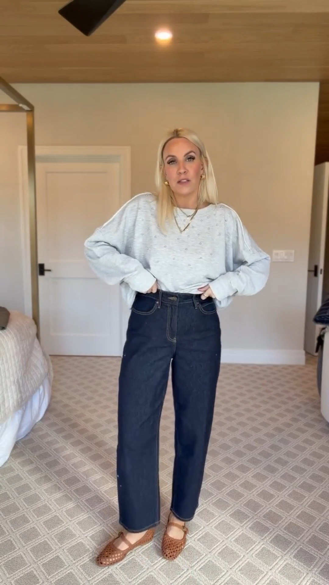 These barrel jeans are on sale for $20!! Make sure to size down. I’m wearing a size 2

#LTKFindsUnder100 #LTKootd #LTKFindsUnder50