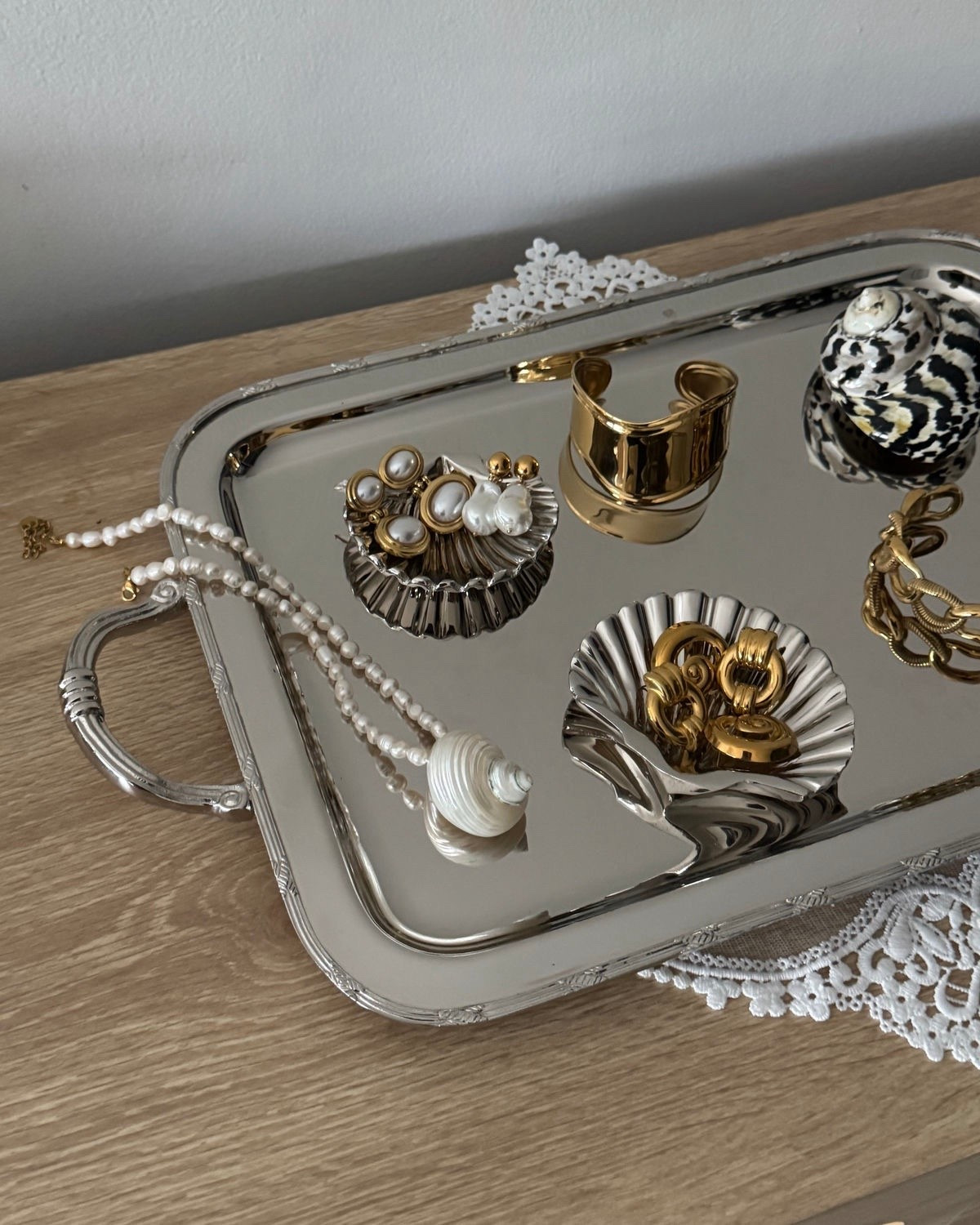 Statement earrings that have an upscale and vintage feel. Perfect for fall to accompany any outfit. 

Gold earrings, silver earrings, stamens earrings, statement jewelry 
09/20/2025

#LTKSeasonal #LTKFindsUnder100 #LTKStyleTip