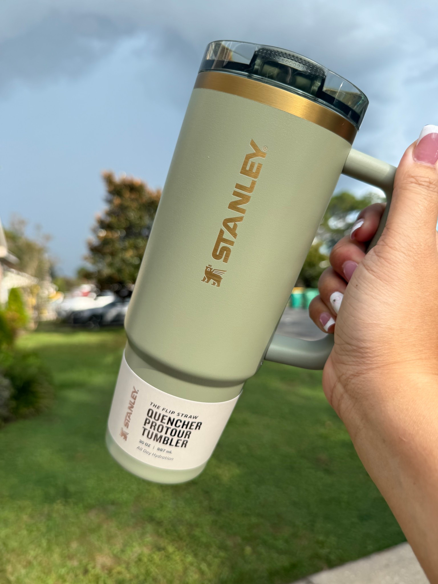 Officially my favorite Stanley color of all time! Perfect for fall . I went with the 30 oz to see if I like the smaller size better. 

Shade: Juniper
Price: $35 

#LTKFindsUnder50 #LTKActive #LTKSeasonal