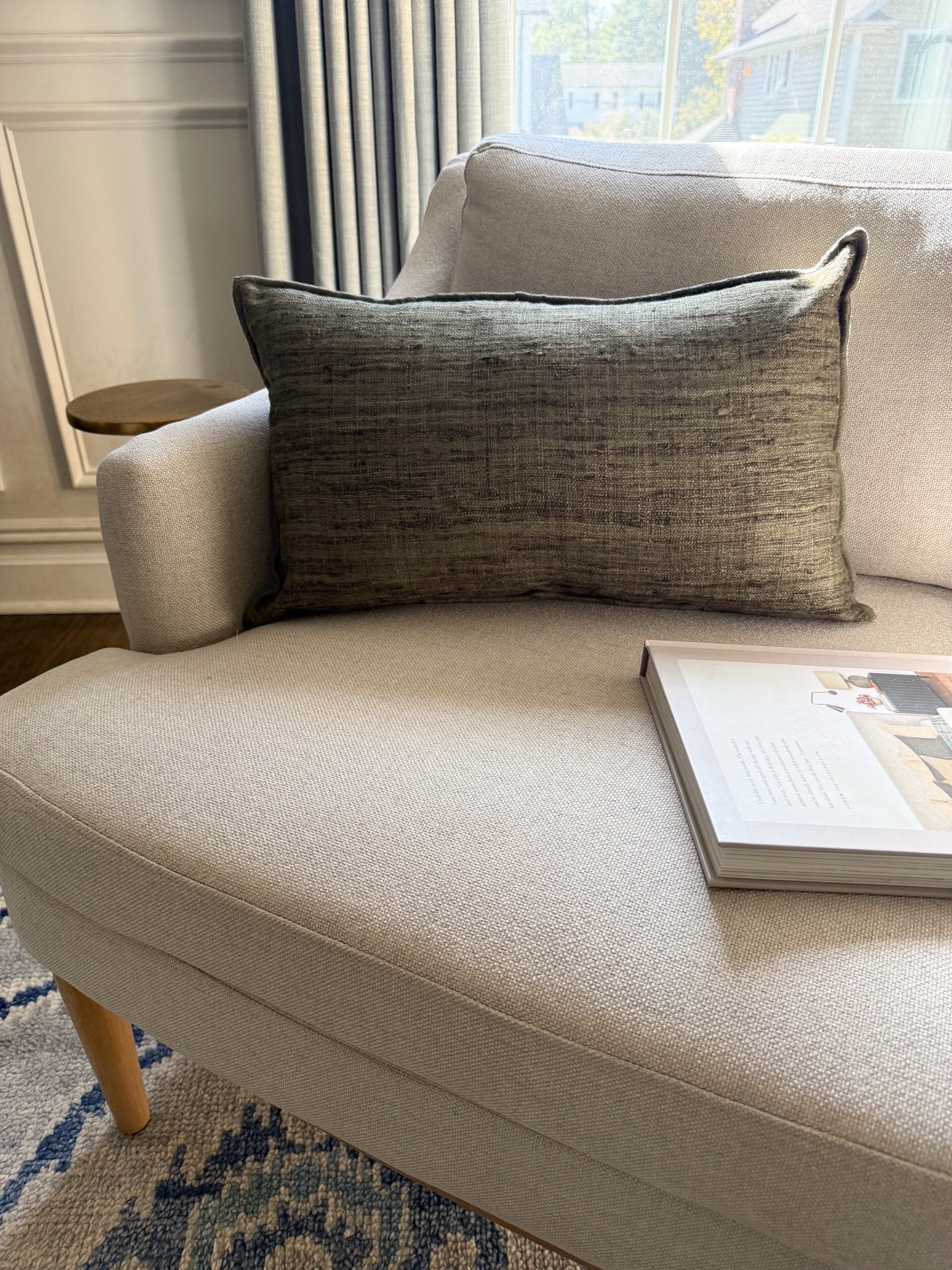 I love creating cozy corners arounaroundd the home and one of the key elements tsp of a cozy corner is a great pillow! These pillow covers from @Quince are absolutely stunning, come in a ton of colors and two sizes. Such an easy way to give your chair, sofa or bed a little refresh! Linking it along with other seasonal finds to make your home feel complete 🍂