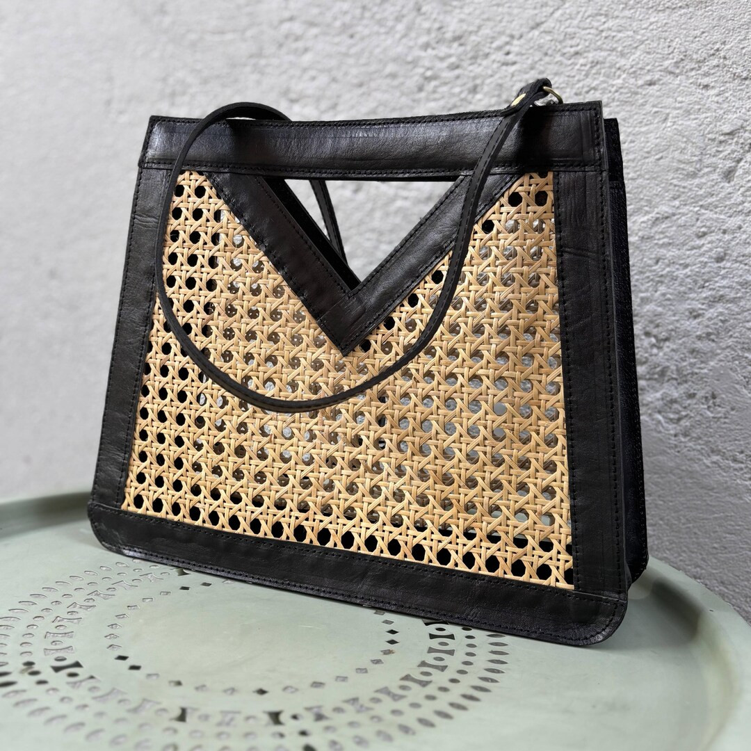 V Hand Bag With Strap, Rattan and Leather Summer Bag, Beach Bag Gift for Her - Etsy | Etsy (US)