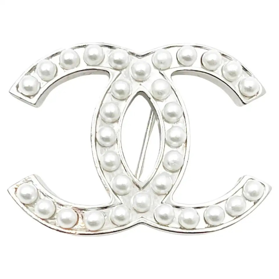 Chanel Classic Silver CC Pearl Medium Brooch For Sale at 1stDibs | 1stDibs