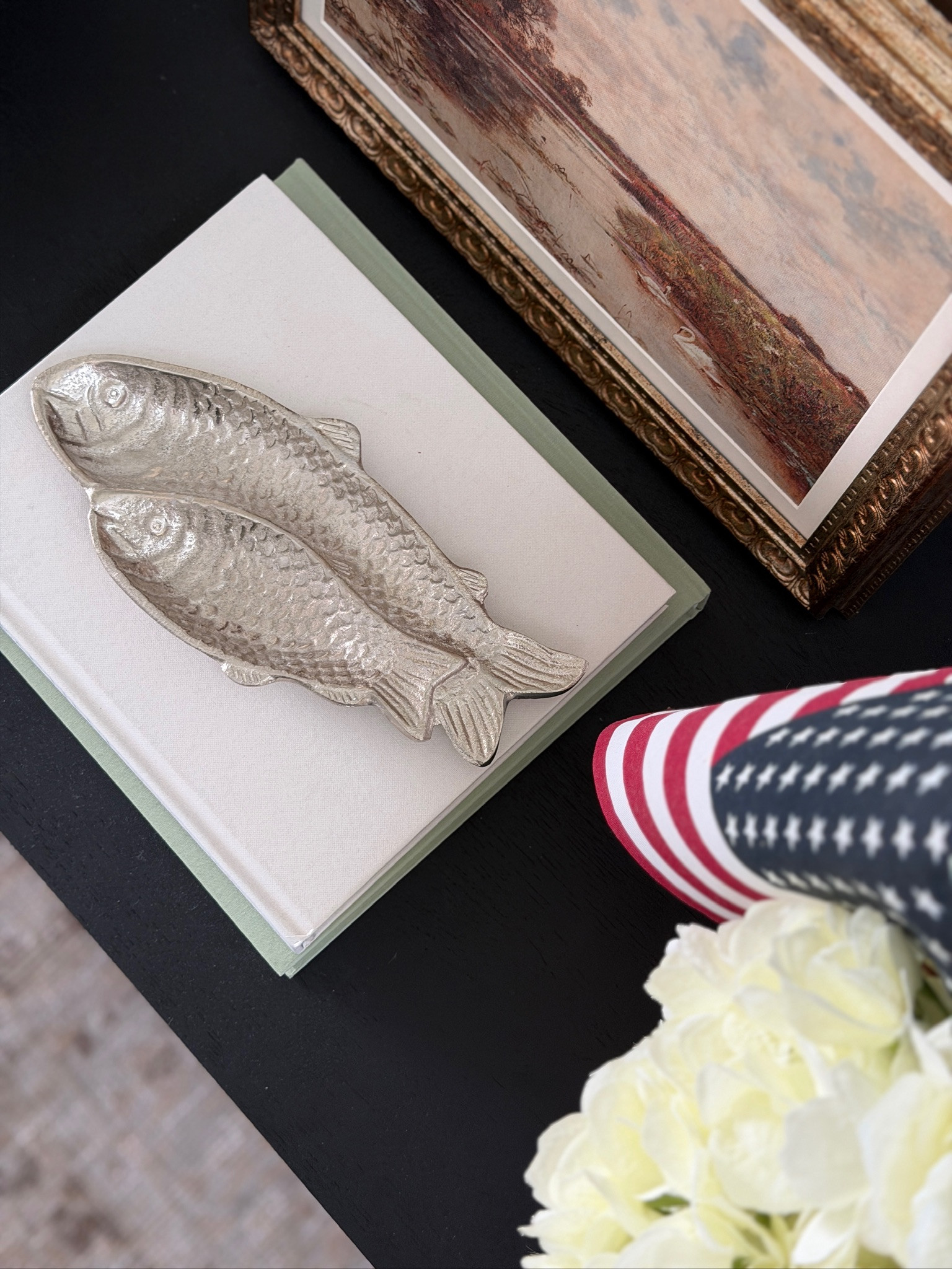 I am loving this silver fish tray! It is the perfect summer decor!

interior design, home decor, summer decor 

 #LTKdayinmylife #LTKOver40 #LTKHome