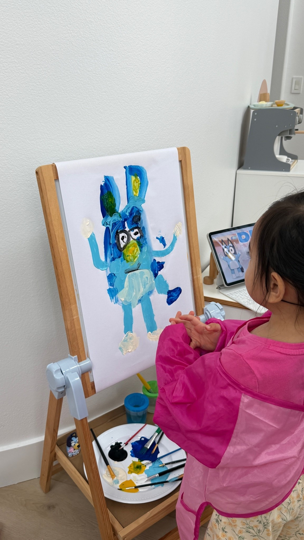 bluey 🤣🖌️🎨 #toddlerfinds #easel #toddlermom #toddlertoys

#LTKmomlife #LTKHome #LTKKids
