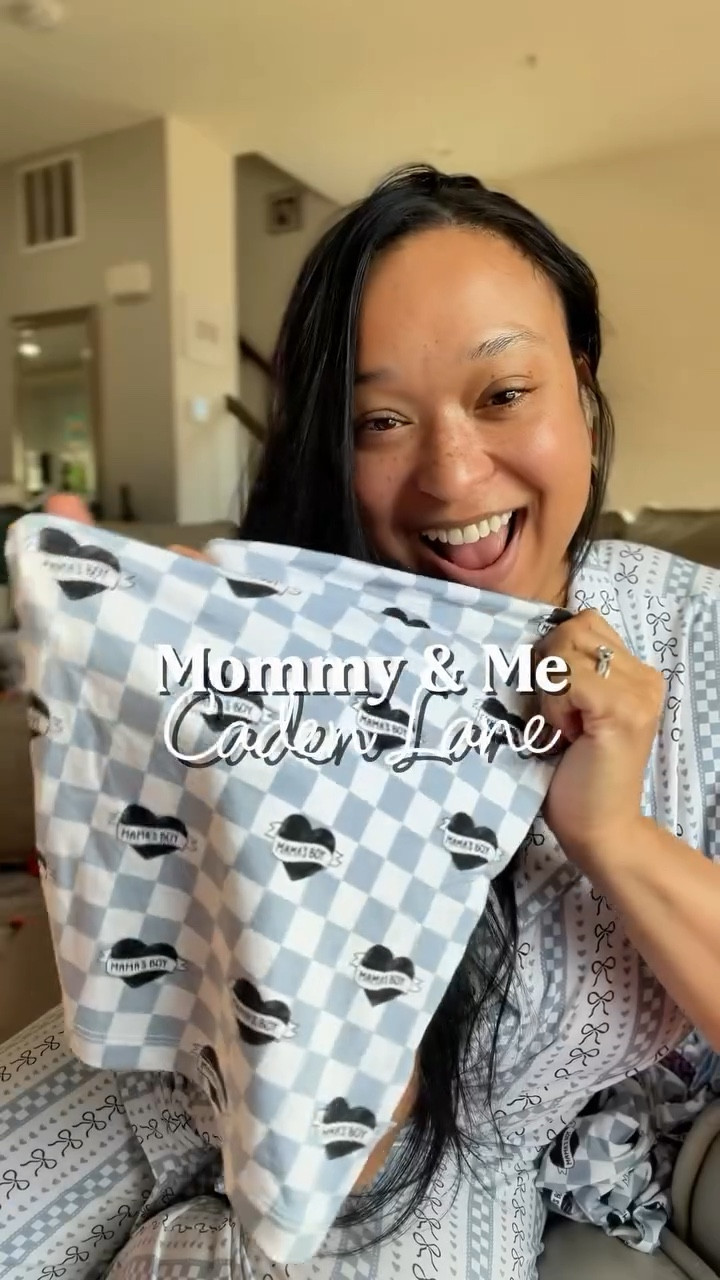 Matching with my mini in the softest bamboo 🤍  @cadenlane mommy + me sets are a dream!  Code AKIRBY for 20% off

#cadenlane #mommyandme