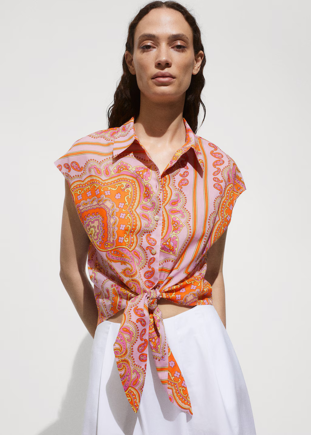 Bedrukte blouse met strik - Dames | MANGO België | Mango EU