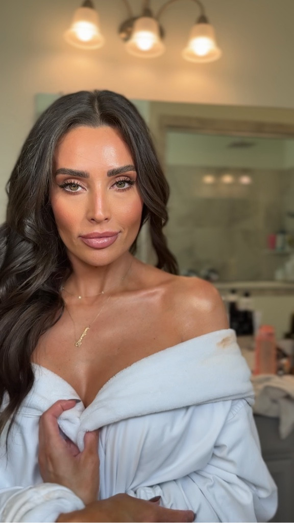 Body Gloss Tips

“I'll just be another minute babe"


@DIBSBEAUTY @deziskin
#glowyskin #glassskin #bodycare #skinglow #beautyhack

#LTKBeauty #LTKStyleTip #LTKFindsUnder50