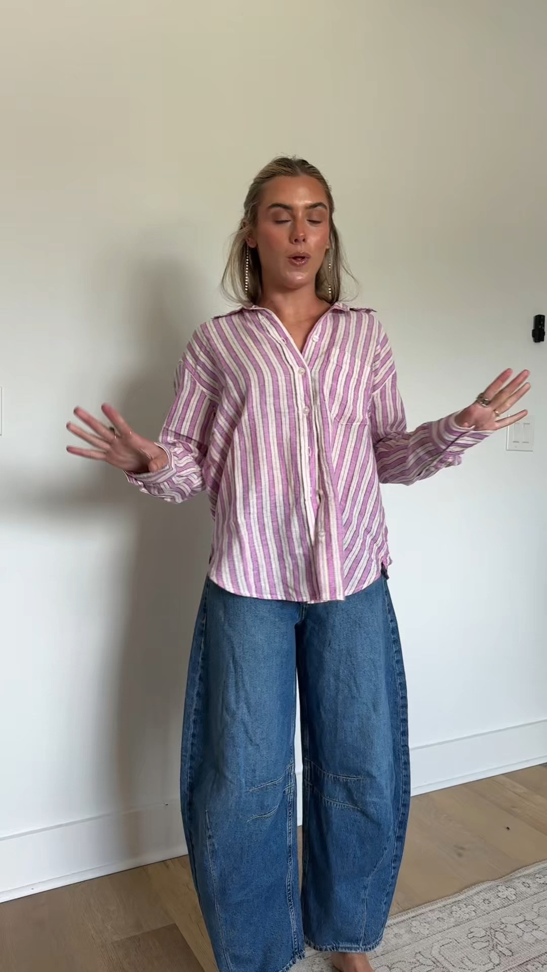 Gap size 24/00 horseshoe jeans. An exaggerated U-shaped leg unlike anything in your denim collection.
In rigid denim.
Cut with a loose, curved leg.

#LTKootd #LTKSeasonal #LTKSaleAlert