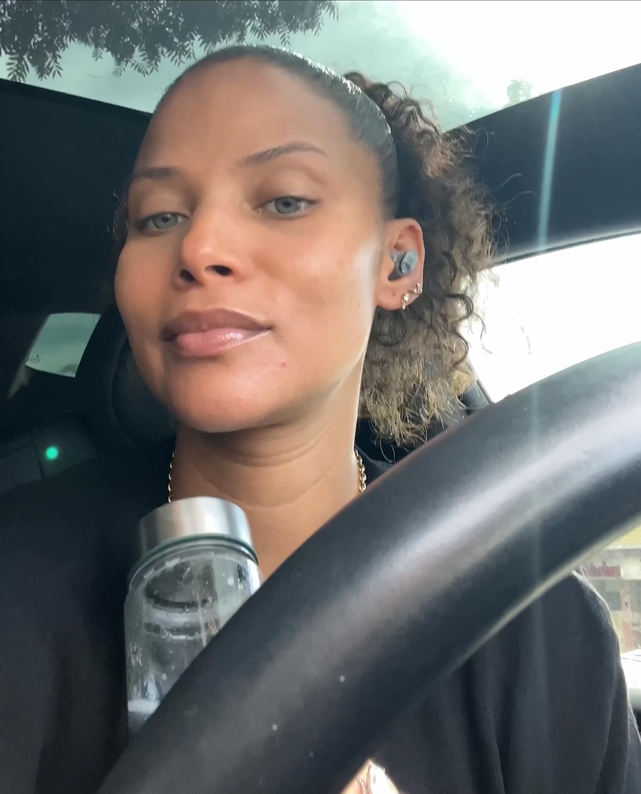 Quick car touch-up: Hyaluronic acid, SPF, concealer, powder, and a lippie. My AG1 and I’m ready to to roll! 🚗💄

#5minuteface #BeautyOnTheGo #SPFEveryday

#LTKbeauty #LTKfindsunder50