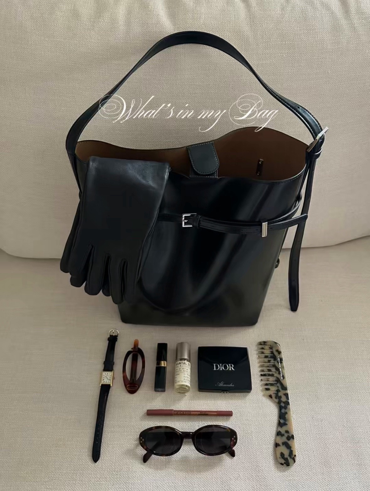 What’s in my Verafied Belted leather tote in black 🖤

#LTKItBag #LTKU