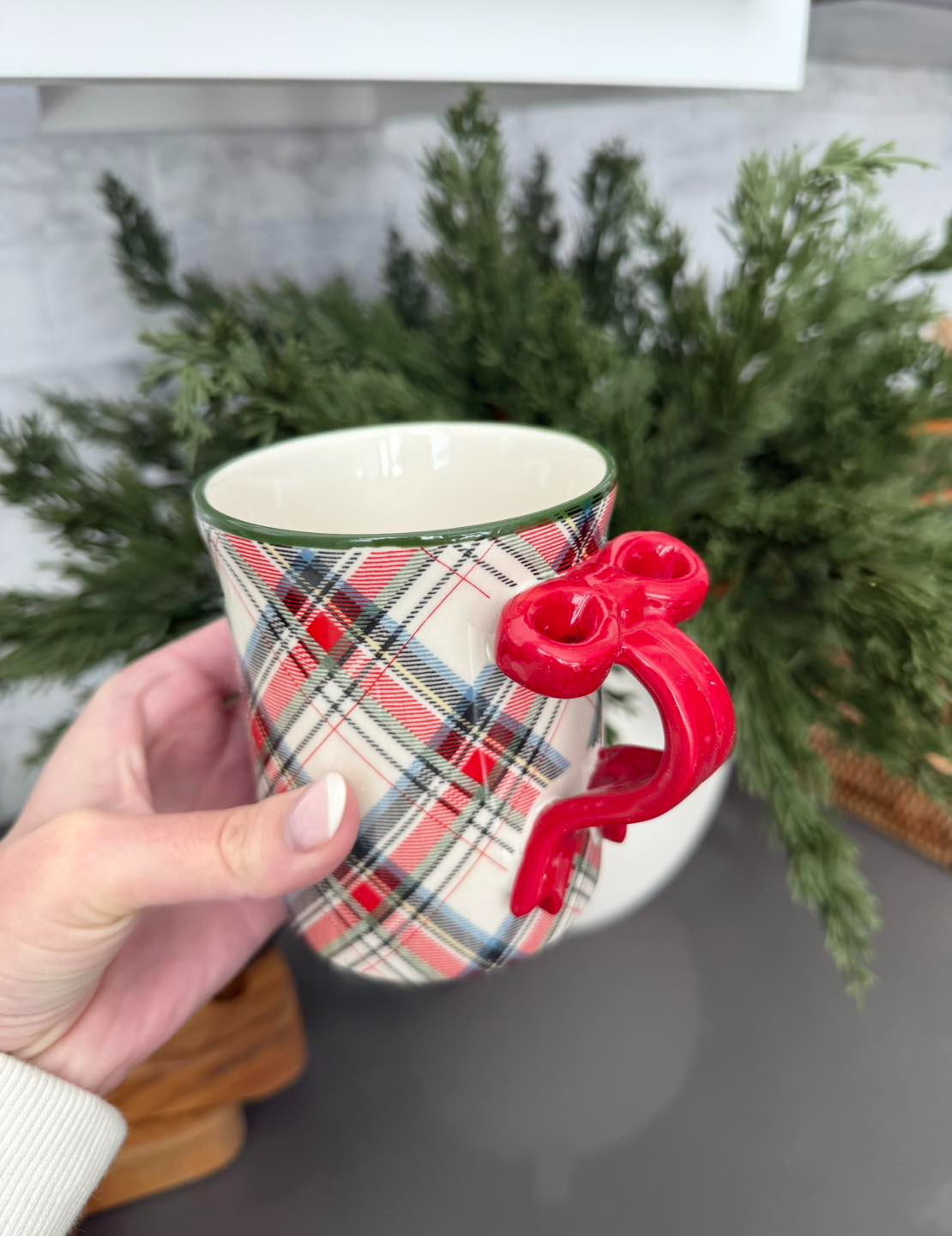 Stop it right now! The bow handle on this mug is so cute! 😍❄️

#christmasmug #bowmug #hotchocolate #christmasdecor #holidaydecor #amazon #amazonchristmas 

 

#LTKHoliday #LTKSeasonal #LTKHome