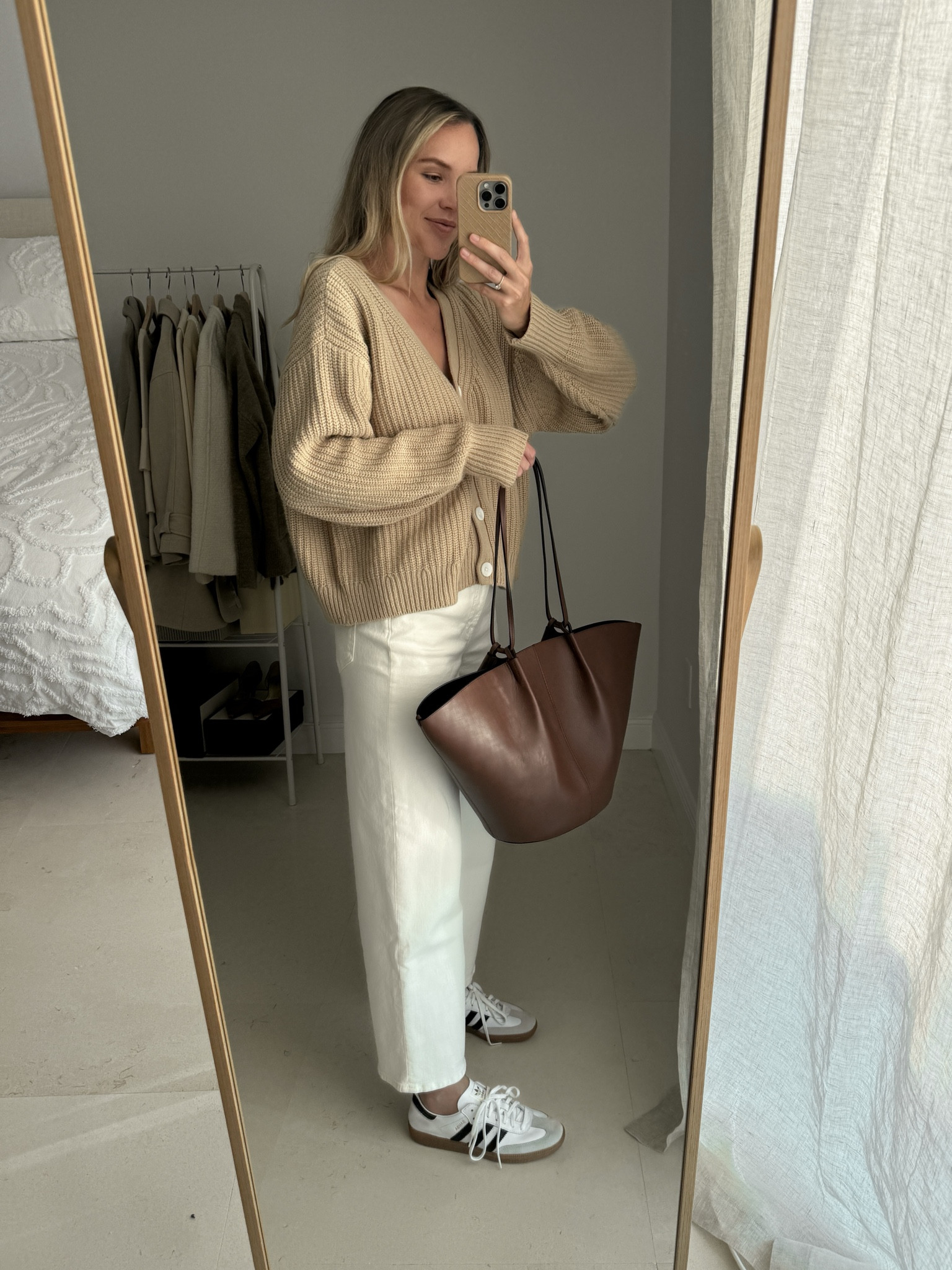 cozy chic - the perfect fit to run your errands in style 🤎
linked exact and similar pieces 