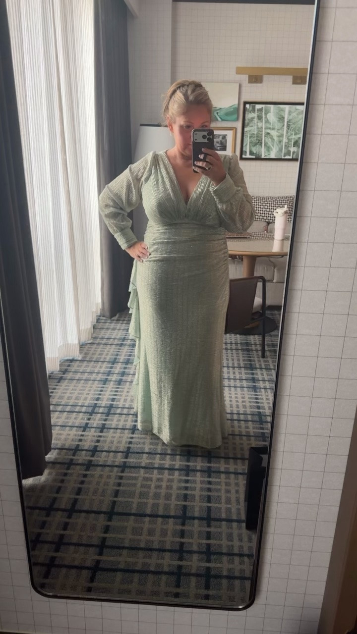 My LTKCon dress from @Macy's ♥️

#LTKCon #LTKootd #LTKMidsize