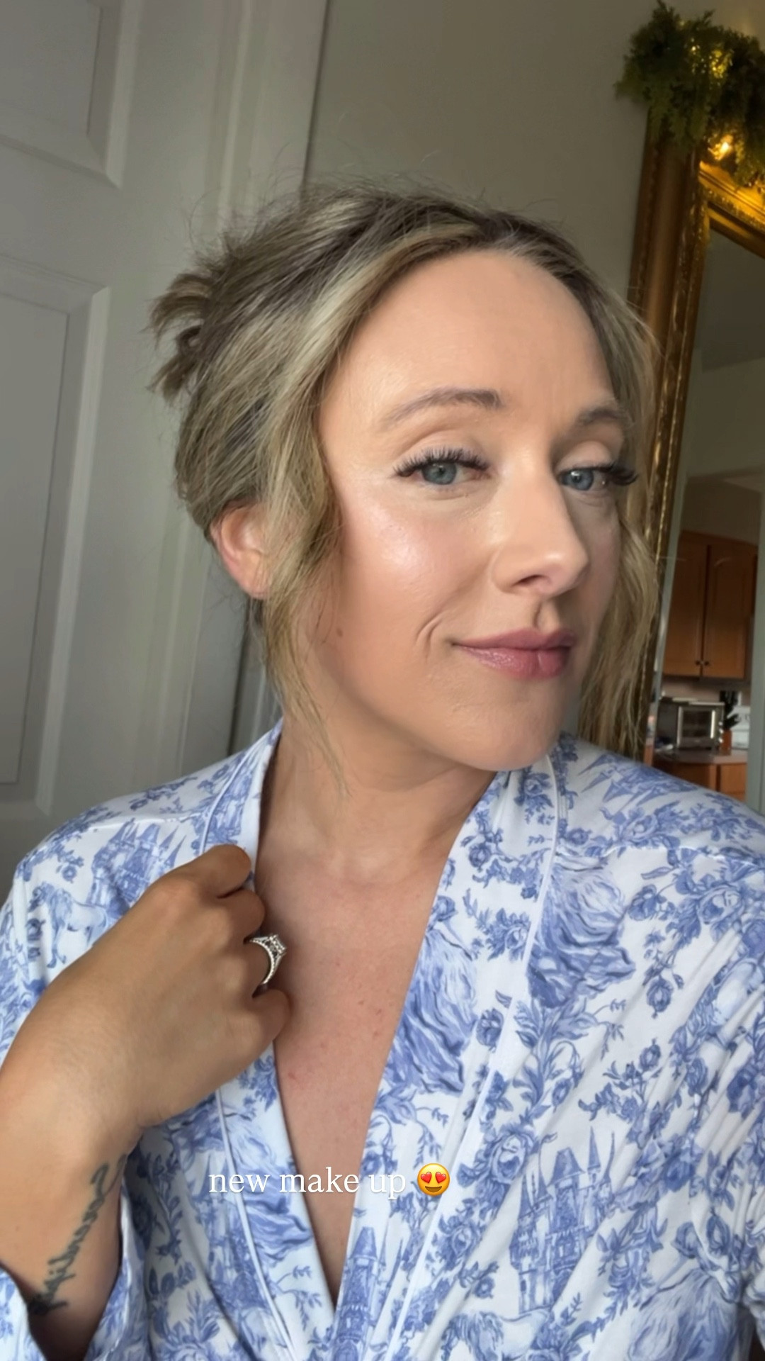 Trying it cosmetics for the first time and I’m loving this glowy and dewy look 😍 
Such good coverage too! 