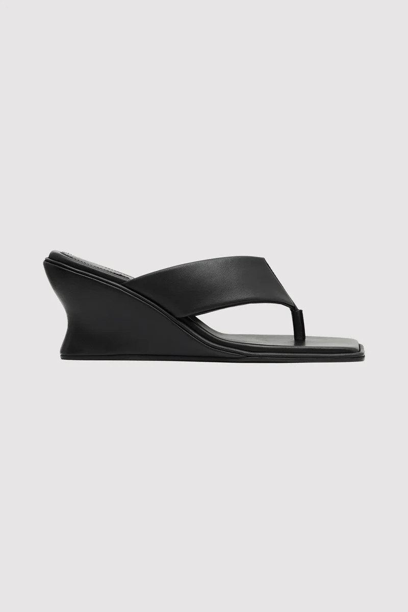 Soft Thong Contour Wedge - Black | St. Agni (US, UK, EU)