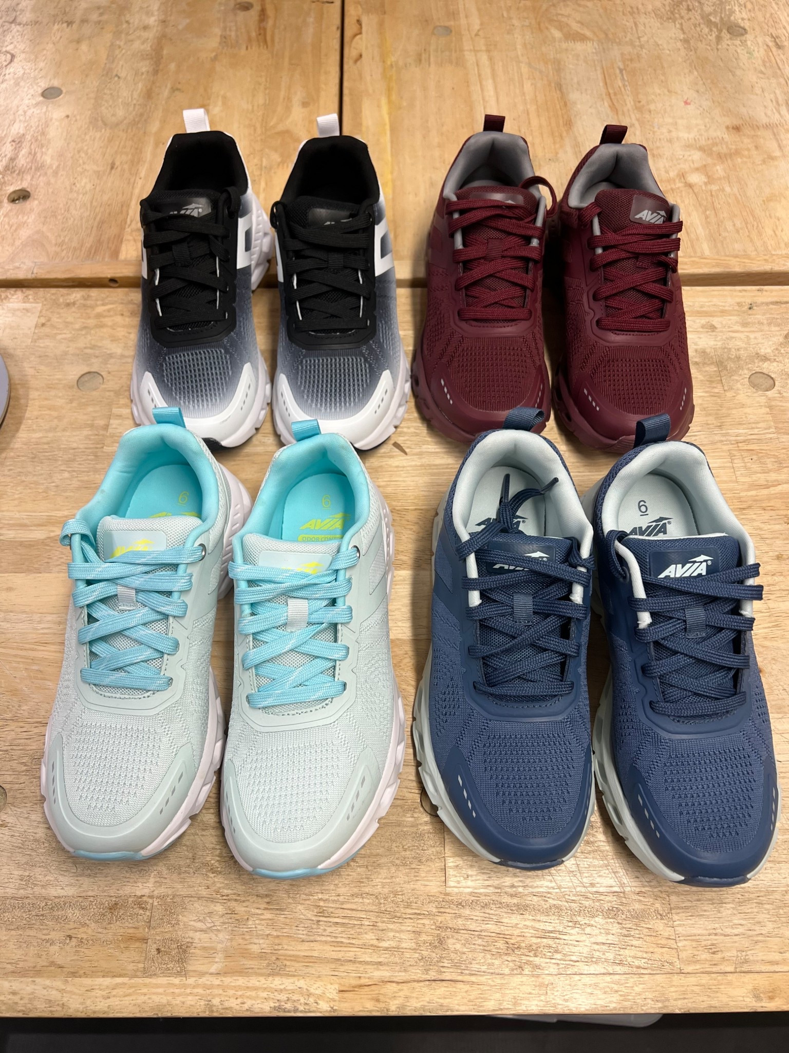 My favorite tennis shoes! Size 6!