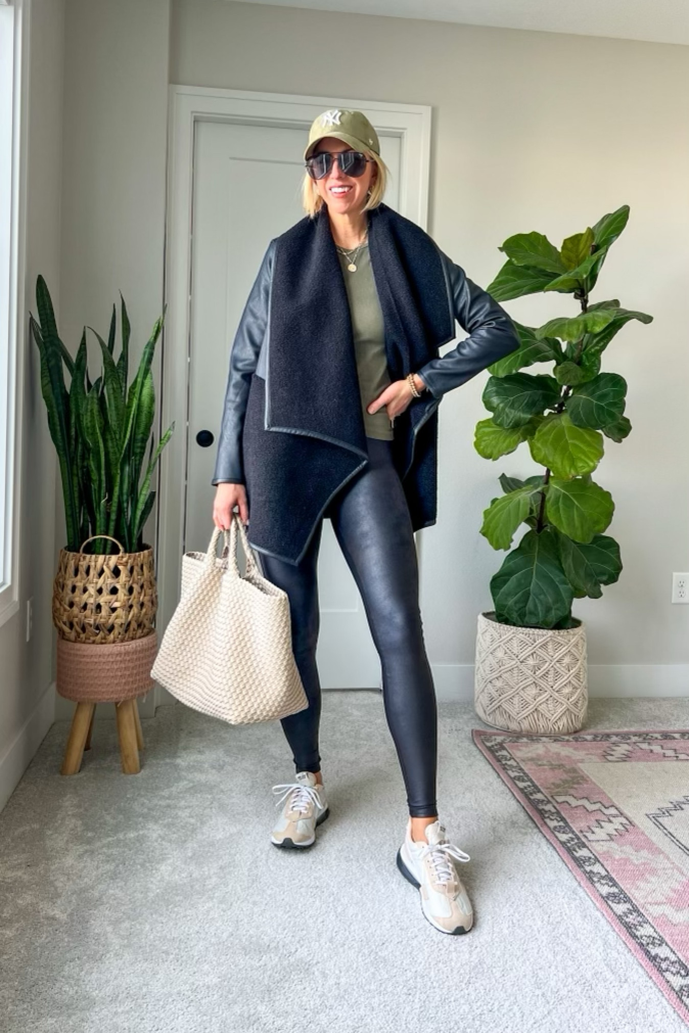 Cozy mom on the go, Sarah Kelly style 

#LTKSeasonal #LTKHoliday #LTKstyletip