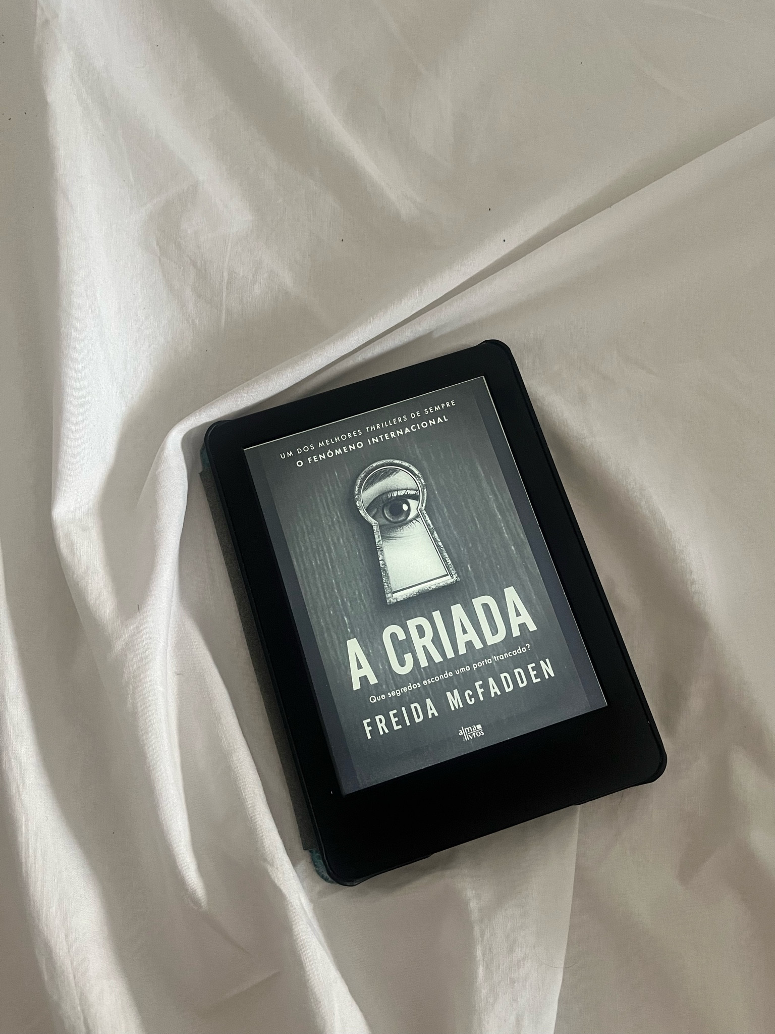 Esse thriller me fez voltar ao ritmo de leitura que eu sentia falta 😮‍💨 não acho o plot TUDO isso mas vale a leitura e a escrita da autora é muito boa!

#LTKGiftGuide #LTKbrasil #LTKfindsunder50