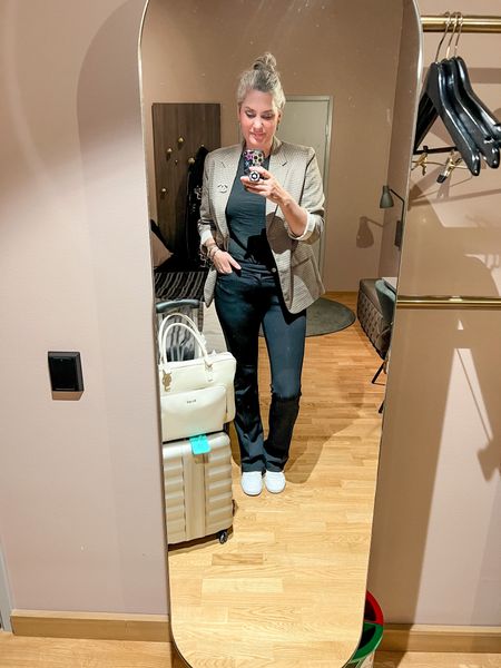 Outfits of the week

This must be my first outfit selfie at 4 am 😅. Wearing the same travel outfit as on the way in. Plaid blazer with a black top and black stretch trousers with white sneakers. 



#LTKstyletip #LTKeurope #LTKtravel