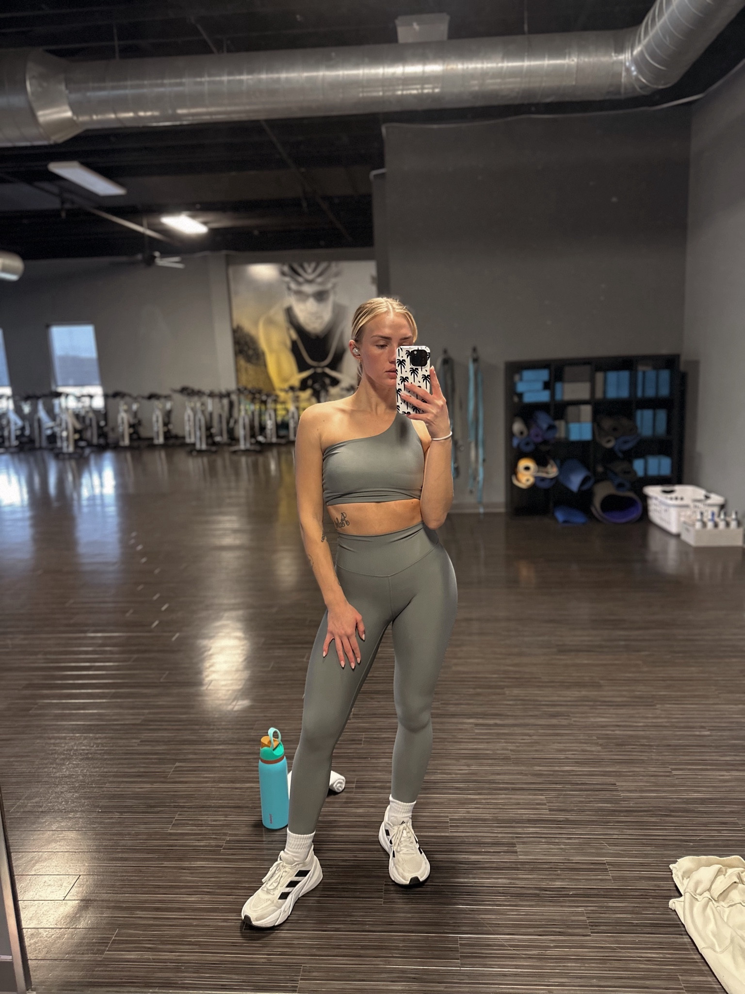 Working out in my favorite YPB today 💪🏼
ALL YPB 30%-off + 15%-off almost everything else. Plus an extra 20%-off your order use code ‘YPBAF’!
I wear a small in everything here because i like them a little more snug! They run true to size. 

@abercrombie #abercrombiepartner
