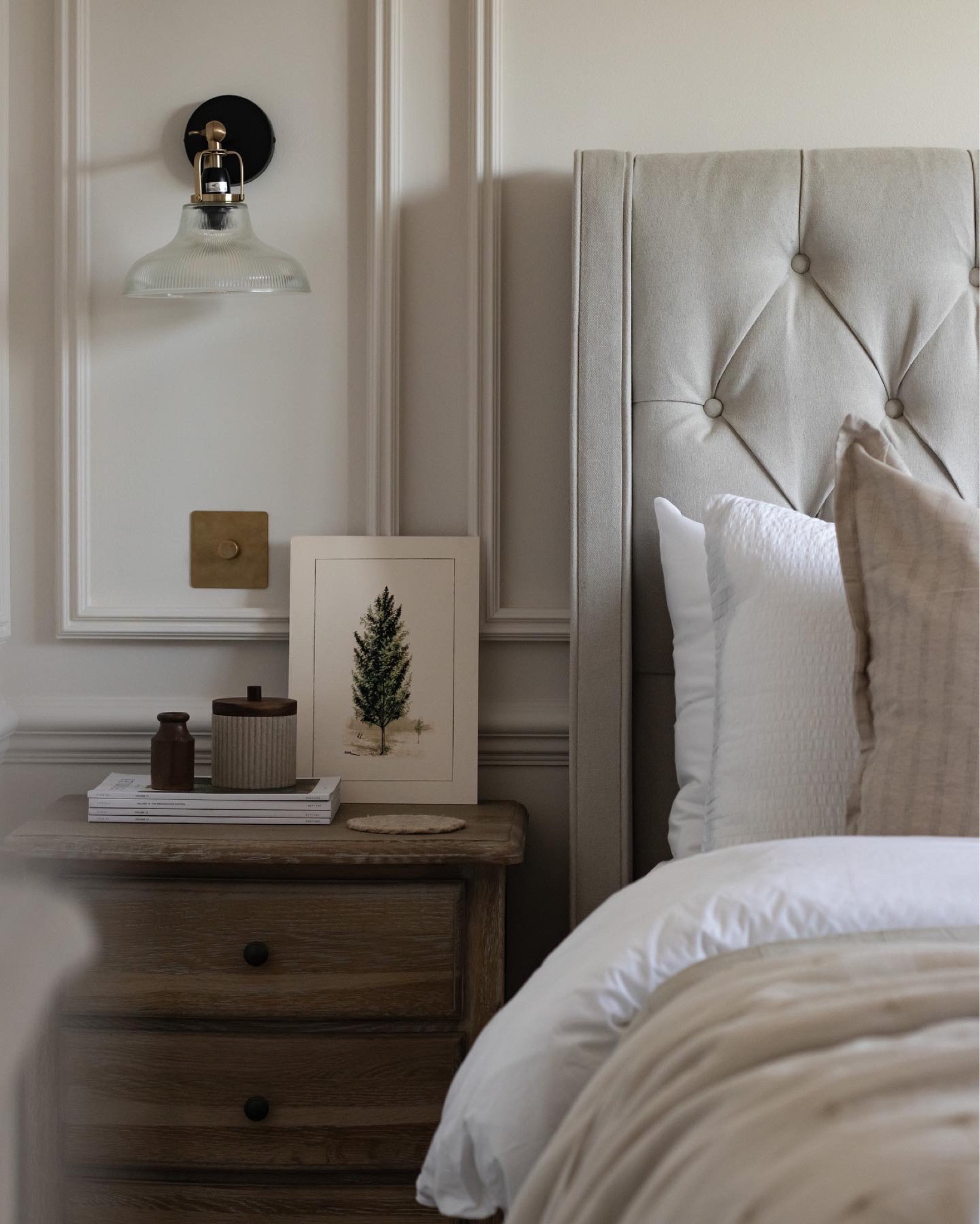 Guest Bedroom details 



#LTKhome #LTKunder50 #LTKSeasonal