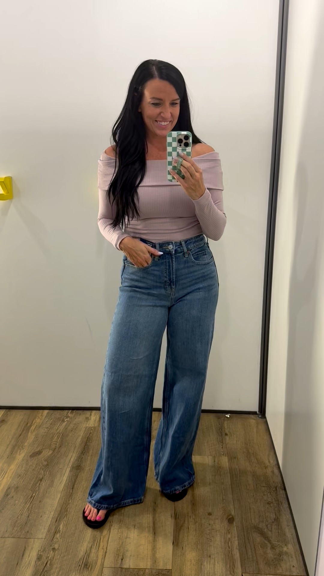 Looooving these baggy wide leg jeans from Old Navy! They’re on “hot deal” on sale for $35.99 plus you can use your super cash😍 I’m 5’5” and my normal size 4/27 fit great!!

#LTKSaleAlert #LTKFindsUnder50 #LTKOver40