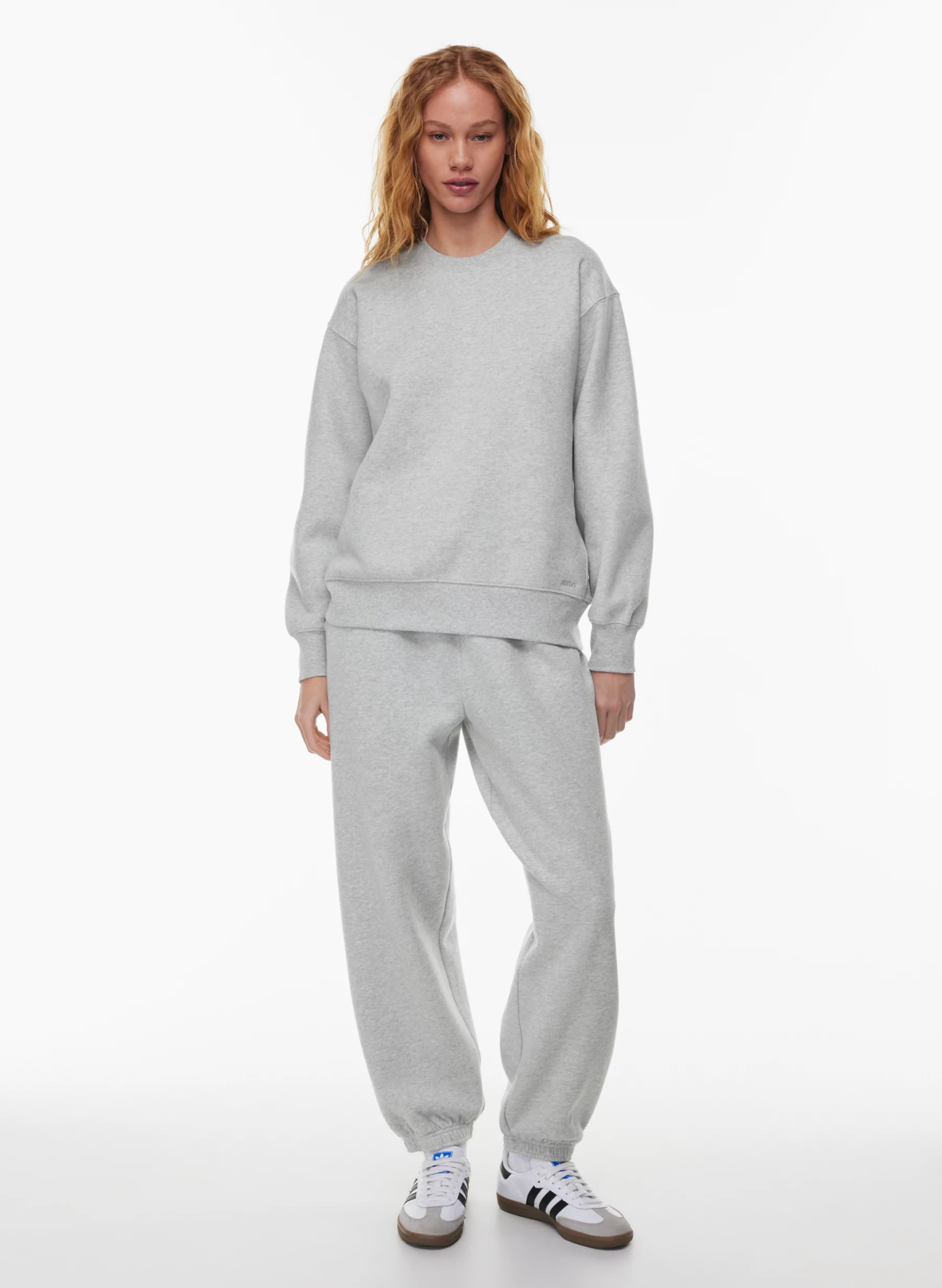 COZY FLEECE BOYFRIEND CREW SWEATSHIRT | Aritzia