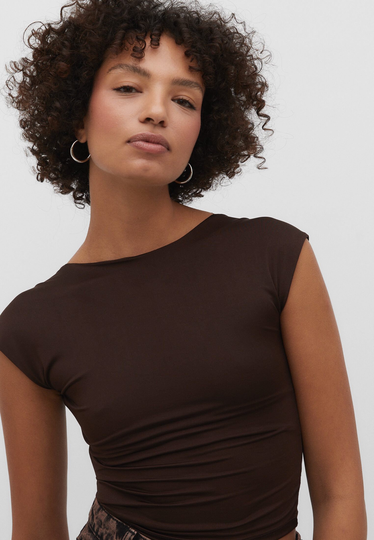 Maglietta con schiena scoperta - Vestiti da donna | Stradivarius Italia | Stradivarius (IT)