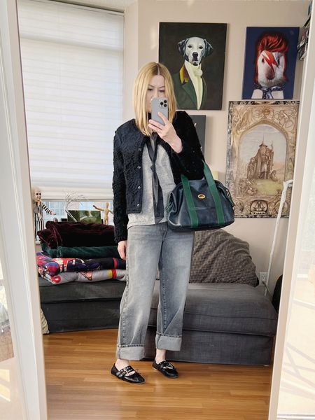 Yesterday I talked about getting a head start on Birkenstock Bostons for this fall, today I say grab a skinny scarf. There are A LOT on the thriftstore and secondhand market. I’ve found them at Value Village for less than $2. I’m currently seeking a gauzy, long animal print one. 
T-shirt, shoes, and handbag all secondhand  
•
.  #summerlook  #torontostylist #StyleOver40  #secondhandFind #fashionstylist #FashionOver40  #vintagelongchamp  #MumStyle #genX #genXStyle #shopSecondhand #genXInfluencer #WhoWhatWearing #genXblogger #secondhandDesigner #Over40Style #40PlusStyle #Stylish40s #styleTip  #secondhandstyle 


#LTKshoecrush #LTKover40 #LTKstyletip