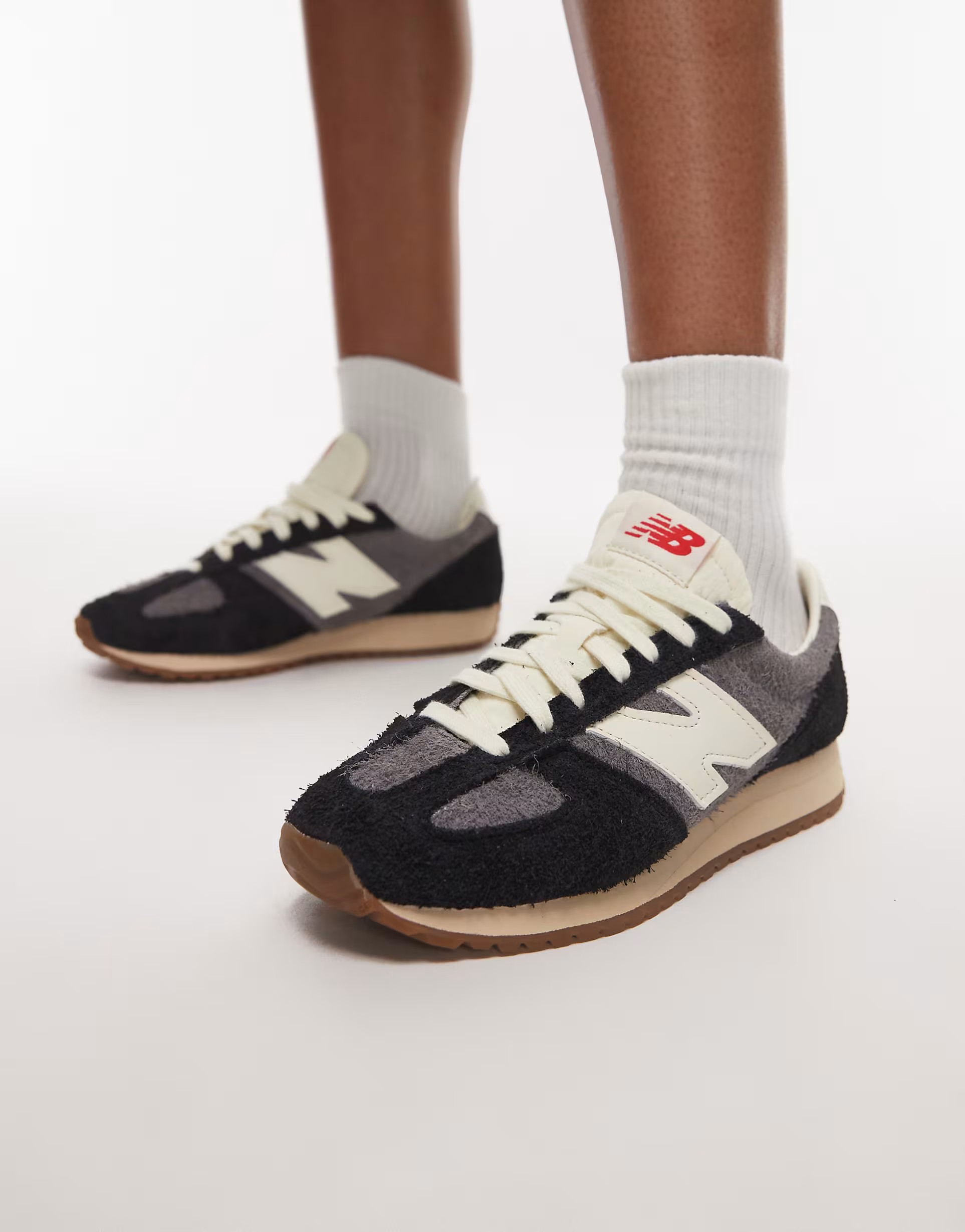 New Balance 471 unisex trainers in black and beige | ASOS (Global)