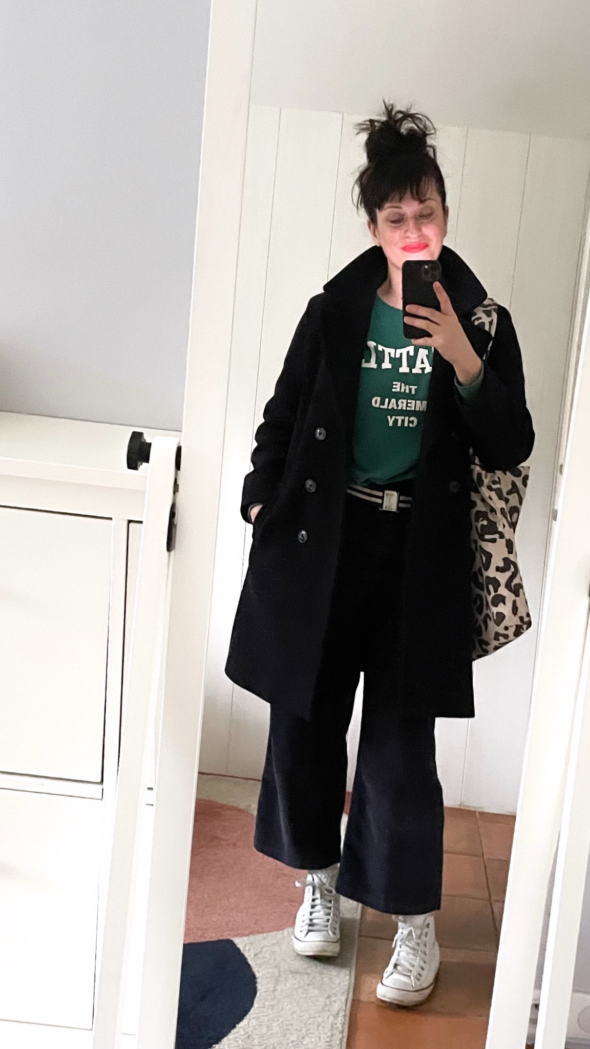 . Navy peacoat #pablo (linked)
. Leopard print shopping bag #studionoos (linked)
. Green sweat-shirt #kiabi (similar, linked)
. Navy corduroy flare crop #monoprix (linked)
. Striped elastic belt #hm (similar, linked)
. "Defiant coral" semi matte lipstick #esteelauder (linked)
. White leather #Converse (linked)


#LTKfrance #LTKmidsize #LTKwinter