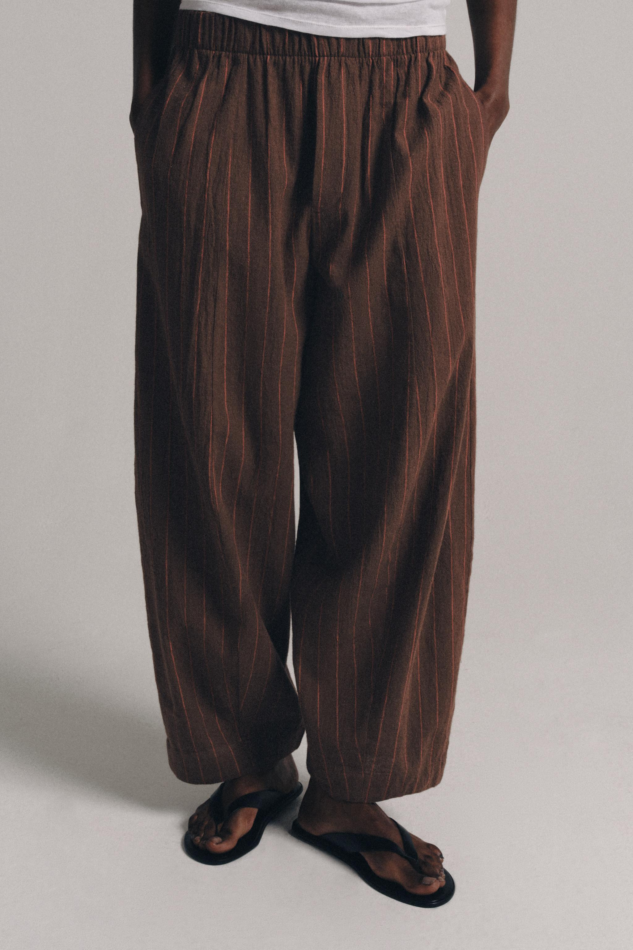 ZARA WOMAN COLLECTIONTrousers made from a linen blend yarn. Mid-waist and elasticated waistband. ... | Zara UK