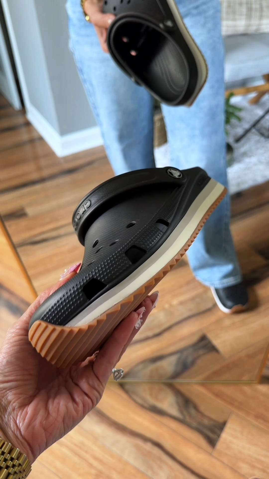 These feel like classic crocs
but with a cool retro runner vibe.

#LTKStyle #LTKShoes #LTKFinds #StreetStyle #EverydayStyle #ChicComfort #earnscommissions 

 #LTKootd #LTKActive #LTKOver40