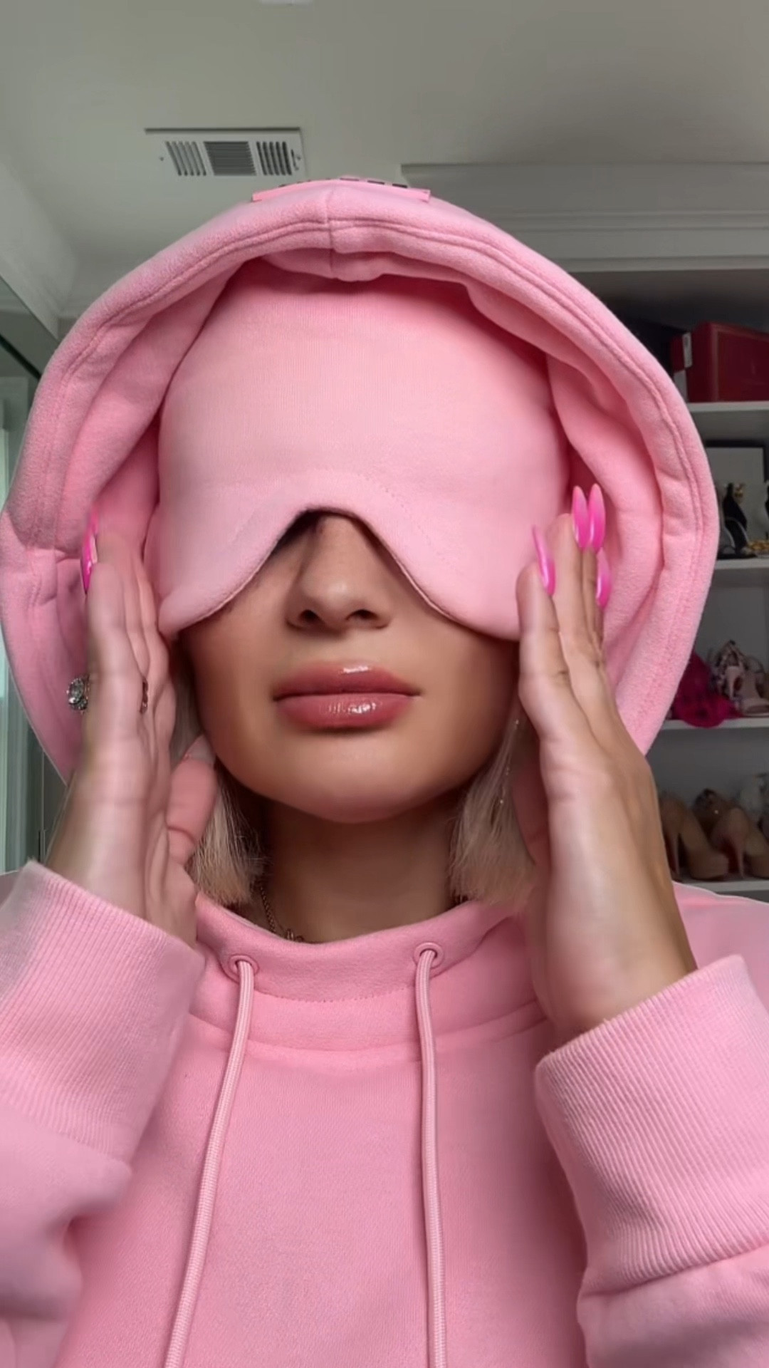 Built-in eye mask = mind blown 😍
This is the softest hoodie I’ve ever worn — perfect for travel, cozy days, and naps anywhere. Wearing “Petal” and linked my exact one + more color options!

#LTKTravel #TikTokmademebuyit #ComfrtHoodie #FallCozyStyle


#LTKTravel #LTKActive #LTKSaleAlert